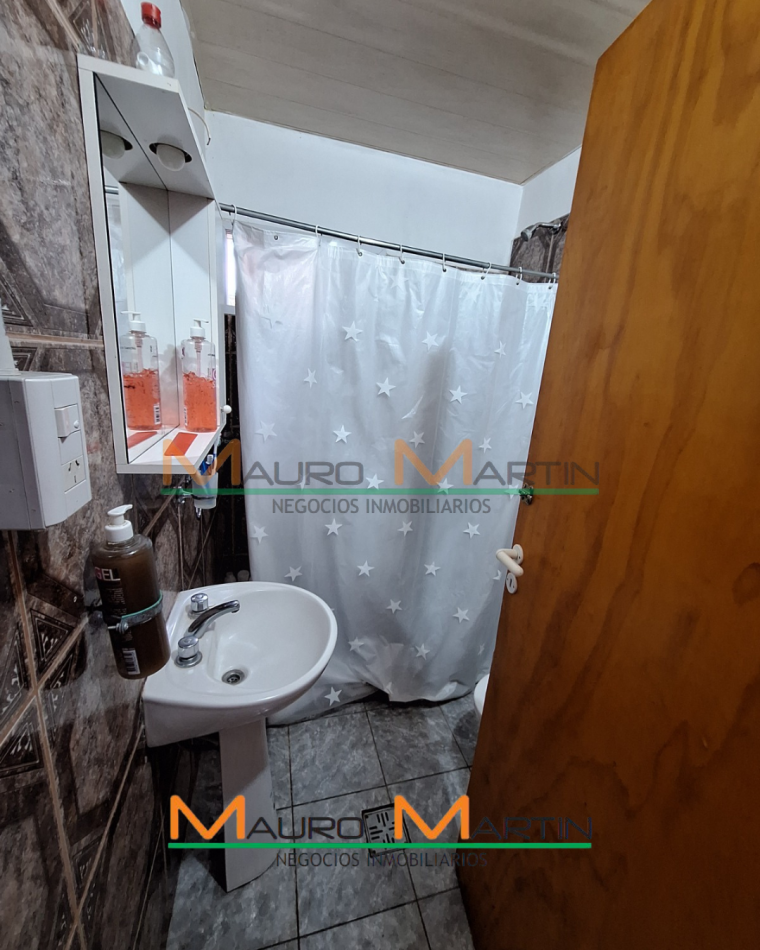 LOCAL + DEPARTAMENTO INTERNO DE 1 DORMITORIO+ GALPON, EN TOAY.