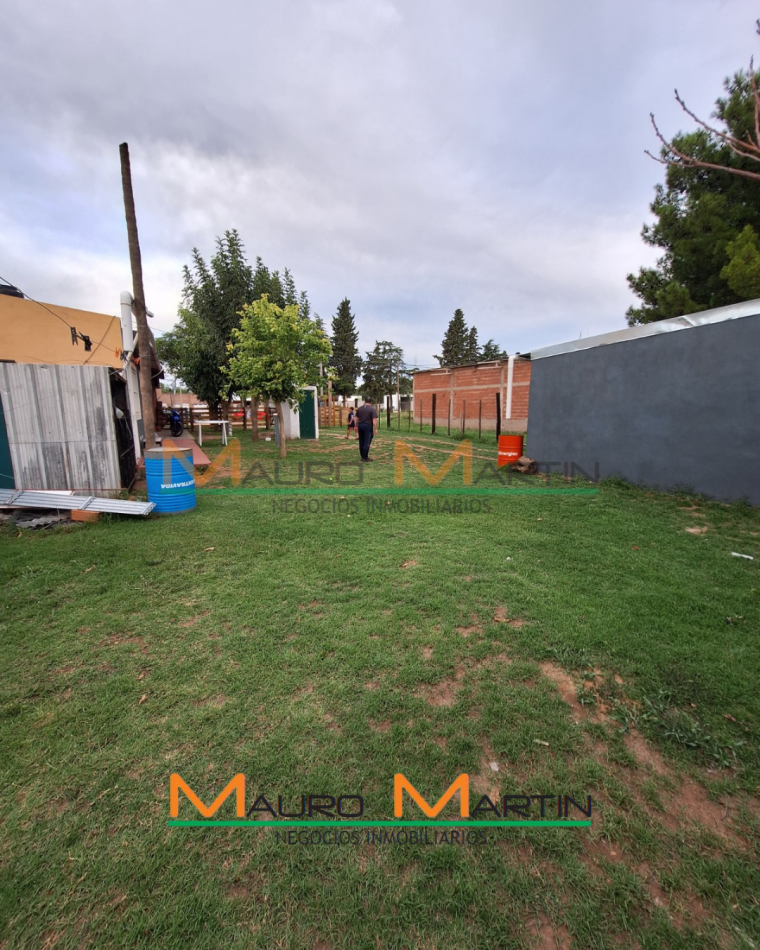 LOCAL + DEPARTAMENTO INTERNO DE 1 DORMITORIO+ GALPON, EN TOAY.